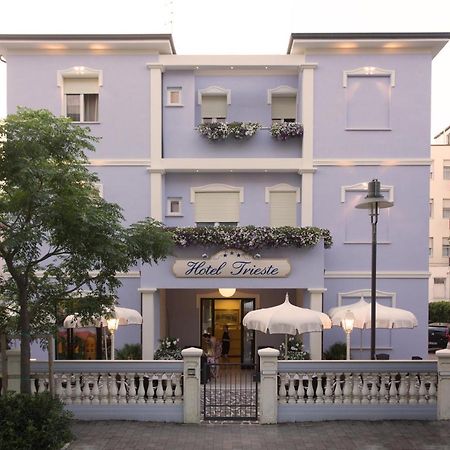 Hotel Trieste Чезенатико Экстерьер фото