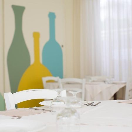 Hotel Trieste Чезенатико Экстерьер фото