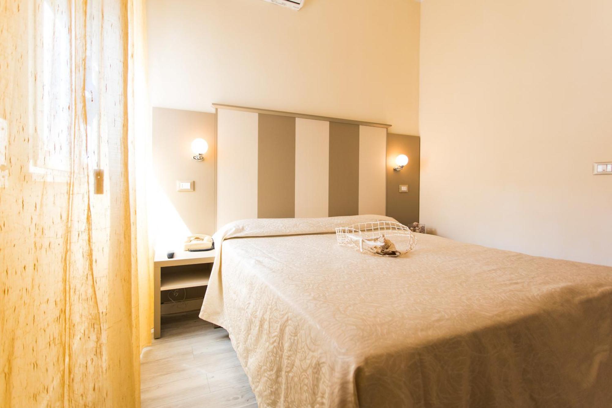Hotel Trieste Чезенатико Номер фото