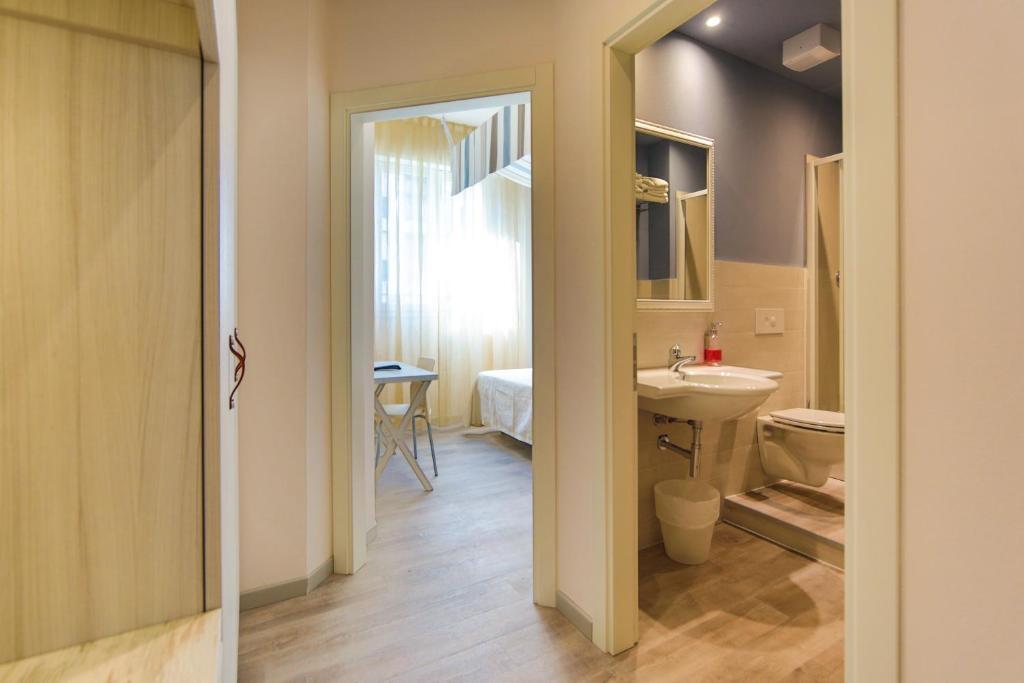 Hotel Trieste Чезенатико Номер фото
