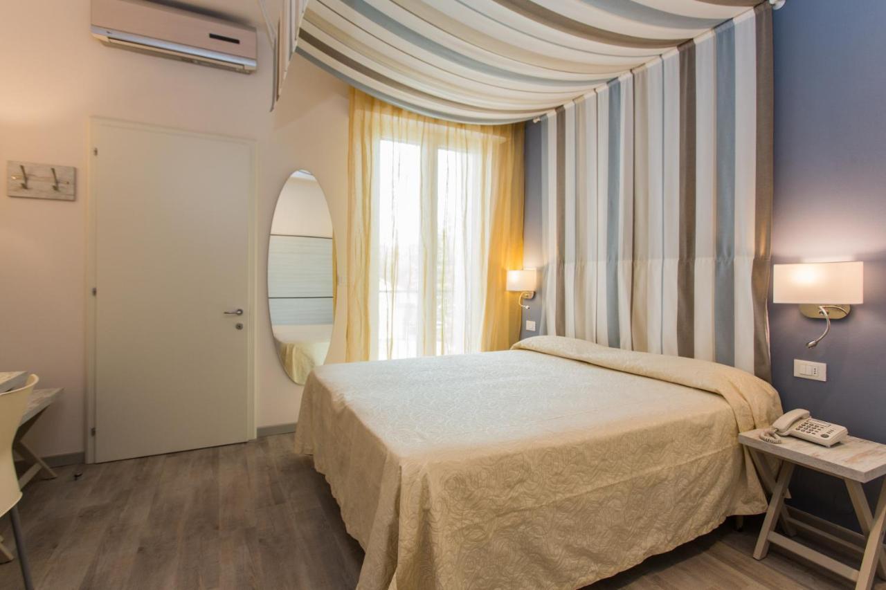Hotel Trieste Чезенатико Экстерьер фото