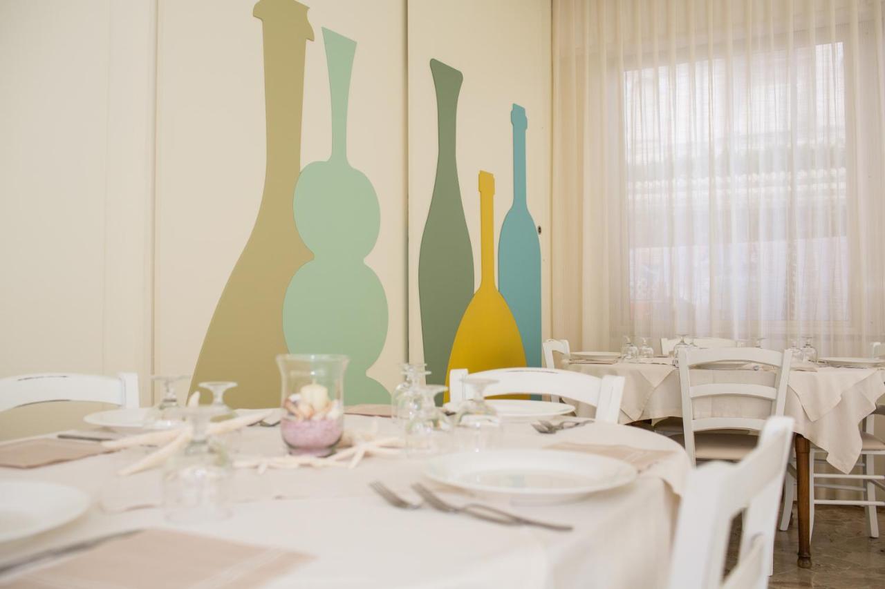 Hotel Trieste Чезенатико Экстерьер фото