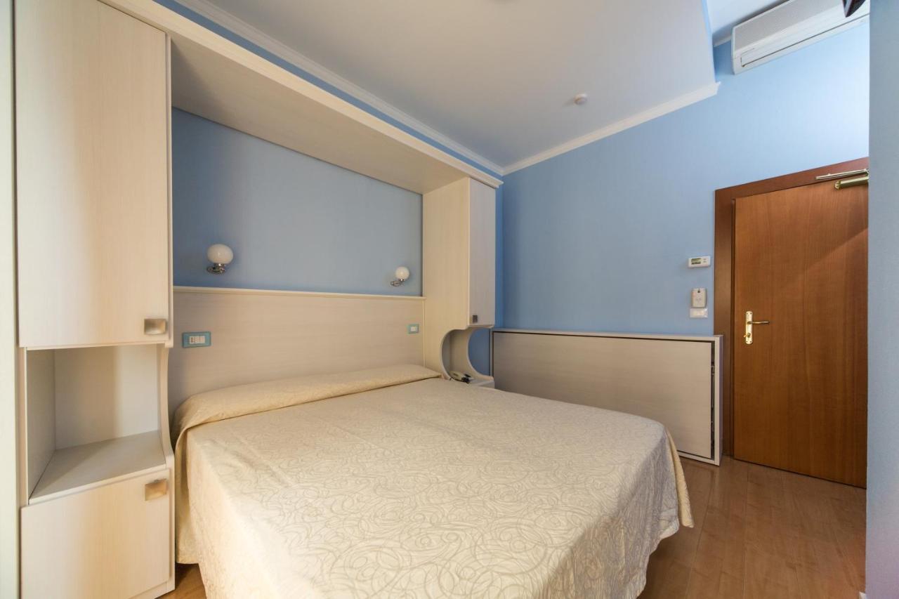 Hotel Trieste Чезенатико Номер фото