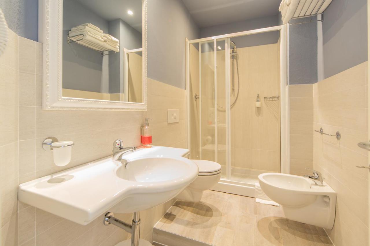 Hotel Trieste Чезенатико Экстерьер фото
